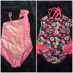 2 girls swimsuits